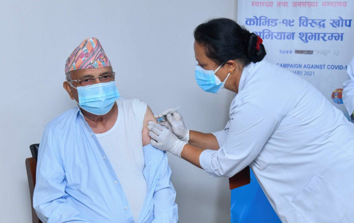 प्रधानमन्त्रीले लगाए कोभिड–१९ विरुद्धको खोप